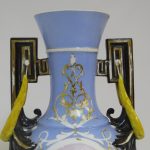Lote: 46 - Lote: 46 - Jarrón Isabelino de porcelana