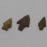 Lote: 203 - Lote: 203 - Cerámica y puntas de flechas