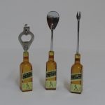 Lote: 26 - Lote: 26 - Figura de mozo y set bar