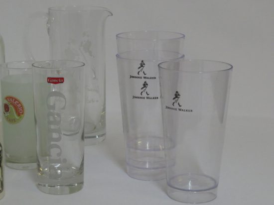 Lote: 307 - Lote: 307 - Jarras y vasos