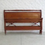 Lote: 92 - Lote: 92 - Cama y mesas de noche Luis XVI