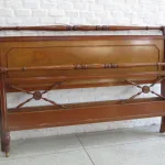 Lote: 92 - Lote: 92 - Cama y mesas de noche Luis XVI