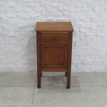 Lote: 64 - Lote: 64 - Mesa de noche