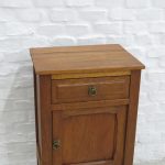 Lote: 64 - Lote: 64 - Mesa de noche