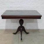 Lote: 54 - Lote: 54 - Mesa de sala Inglesa
