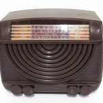 Lote: 21 - Lote: 21 - Radio antigua a lámpara