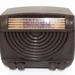 Lote: 21 - Lote: 21 - Radio antigua a lámpara