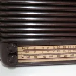 Lote: 23 - Lote: 23 - Radio a lámpara antigua