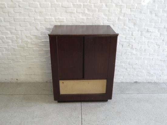 Lote: 24 - Lote: 24 - Mueble toca discos 