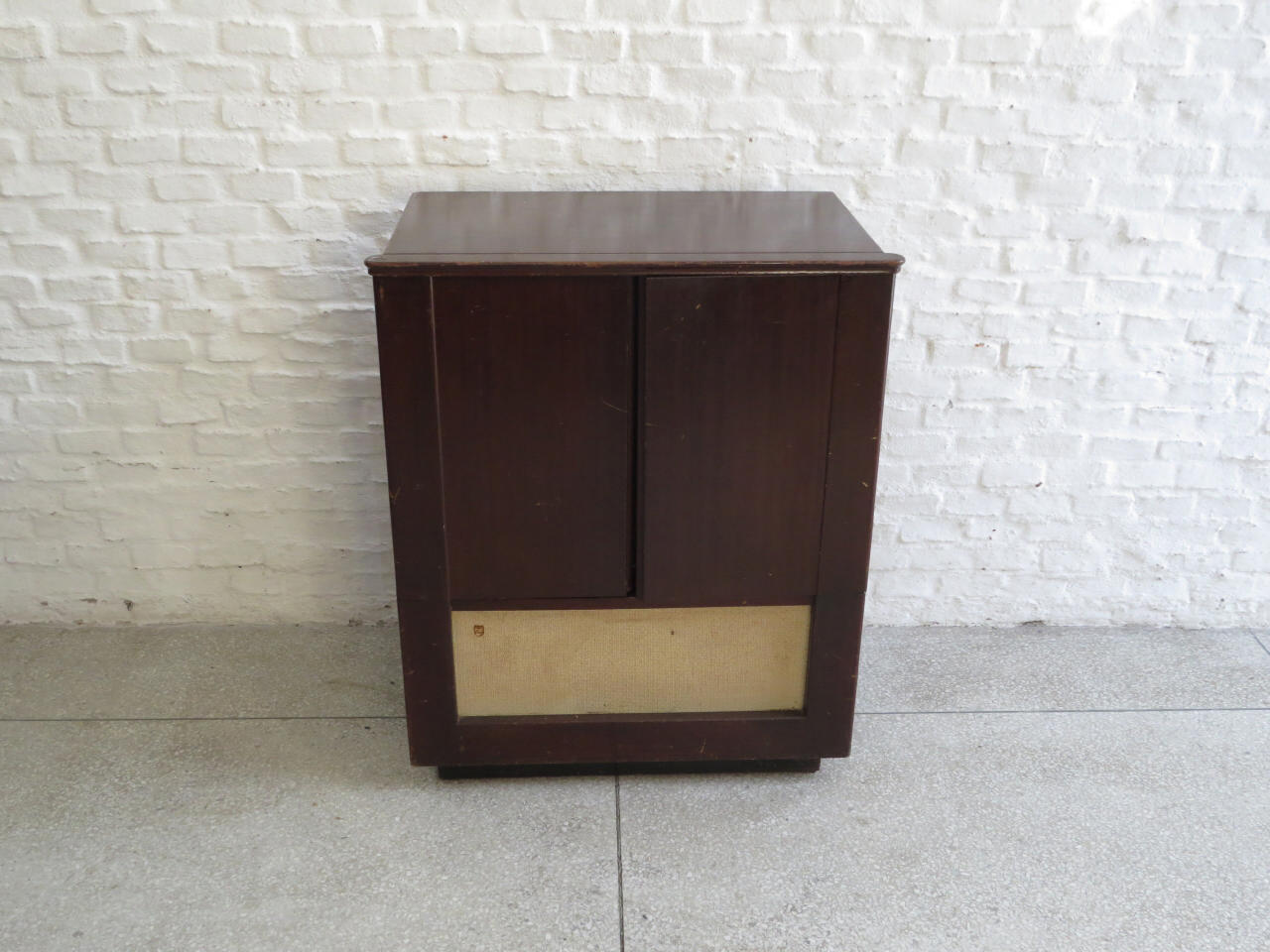 Lote: 24 - Lote: 24 - Mueble toca discos 