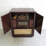 Lote: 24 - Lote: 24 - Mueble toca discos 