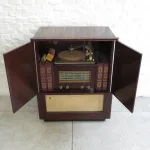 Lote: 24 - Lote: 24 - Mueble toca discos 