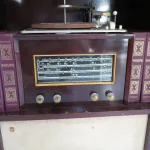 Lote: 24 - Lote: 24 - Mueble toca discos 