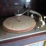 Lote: 24 - Lote: 24 - Mueble toca discos 