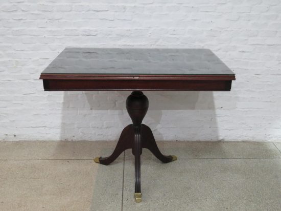 Lote: 56 - Lote: 56 - Mesa de sala Inglesa