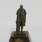 Lote: 38 - Lote: 38 - Estatuilla