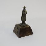 Lote: 38 - Lote: 38 - Estatuilla