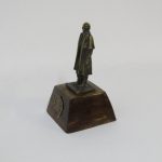 Lote: 38 - Lote: 38 - Estatuilla