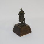 Lote: 38 - Lote: 38 - Estatuilla