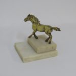 Lote: 34 - Lote: 34 - Estatuilla
