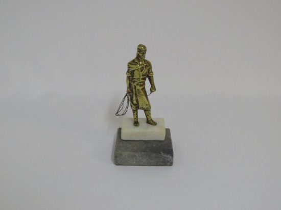 Lote: 37 - Lote: 37 - Estatuilla
