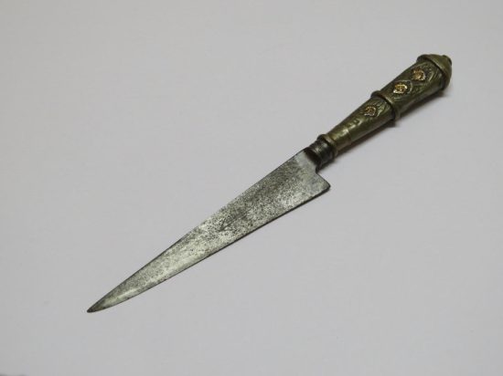 Lote: 256 - Lote: 256 - Cuchillo verijero