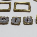 Lote: 5.B - Lote: 5.B - Argollas, hebillas y botones