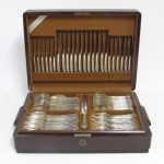 Lote: 221 - Lote: 221 - Juego de cubiertos