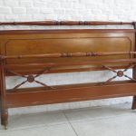 Lote: 76 - Lote: 76 - Cama y mesas de noche Luis XVI
