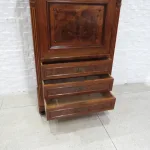 Lote: 104 - Lote: 104 - Mueble secreter