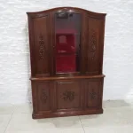 Lote: 100 - Lote: 100 - Aparador