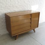 Lote: 97 - Lote: 97 - Cómoda americana