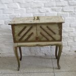 Lote: 99 - Lote: 99 - Mueble costurero