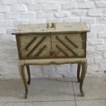 Lote: 99 - Lote: 99 - Mueble costurero