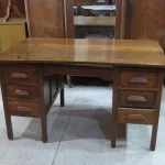 Lote: 101 - Lote: 101 - Escritorio de roble