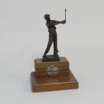 Lote: 16 - Lote: 16 - Palo de golf y trofeo