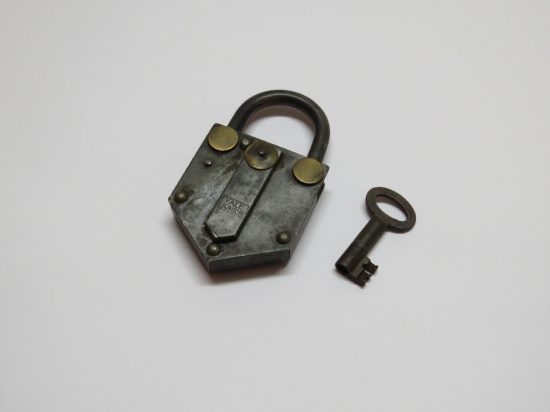 Lote: 84 - Lote: 84 - Candado