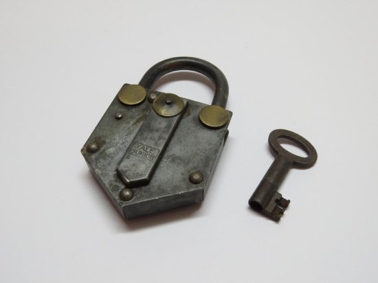 Lote: 84 - Lote: 84 - Candado