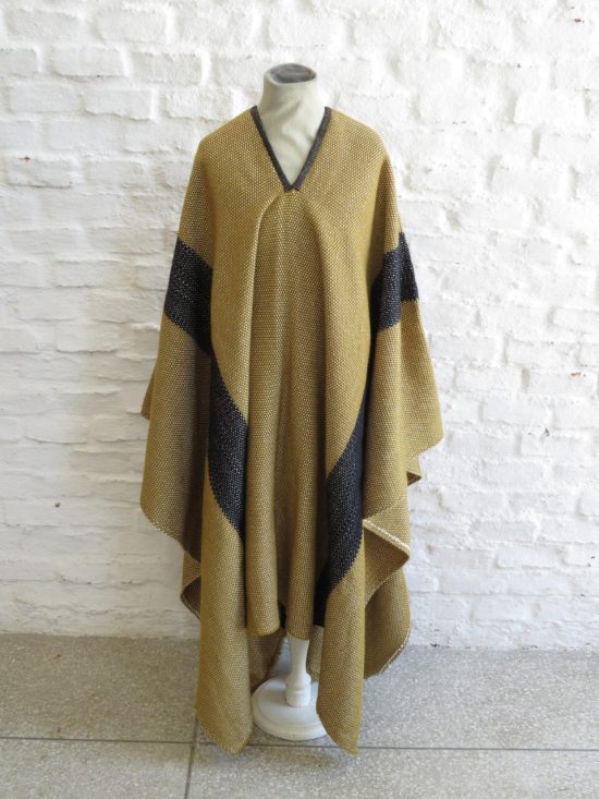 Lote: 231 - Lote: 231 - Poncho