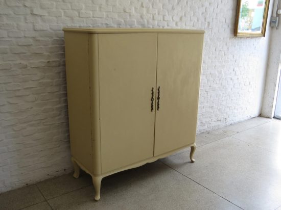 Lote: 116 - Lote: 116 - Mueble aparador