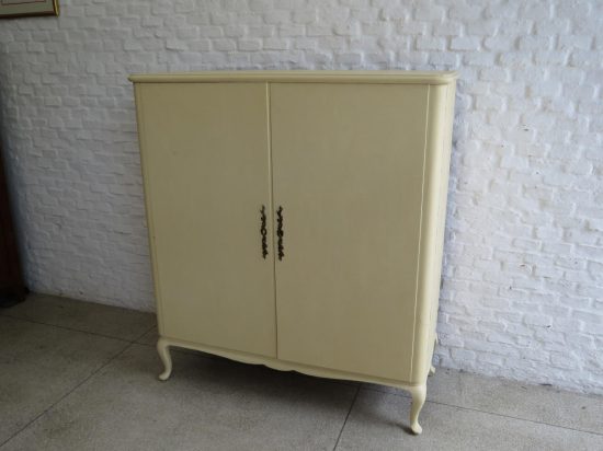 Lote: 116 - Lote: 116 - Mueble aparador