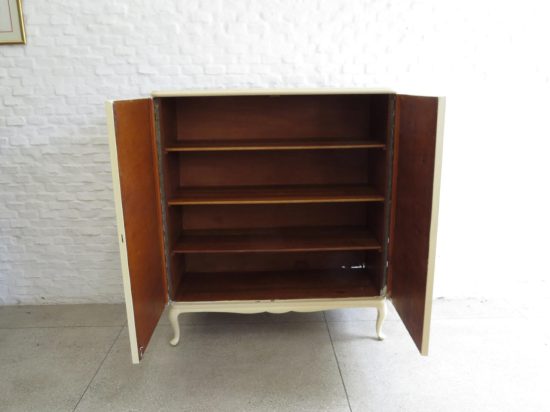 Lote: 116 - Lote: 116 - Mueble aparador