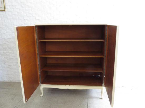 Lote: 116 - Lote: 116 - Mueble aparador