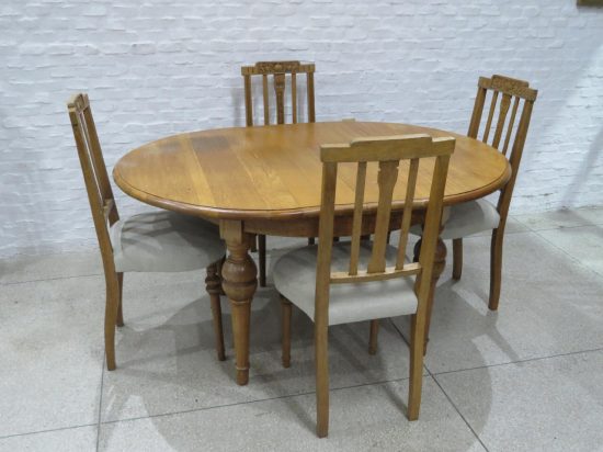 Lote: 107 - Lote: 107 - Juego comedor