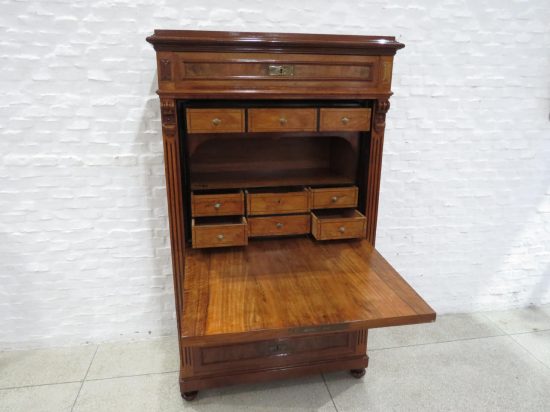 Lote: 121 - Lote: 121 - Mueble secreter