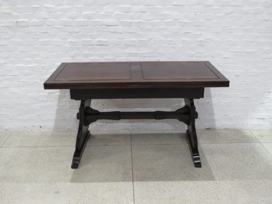 Lote: 115 - Lote: 115 - Mesa libro