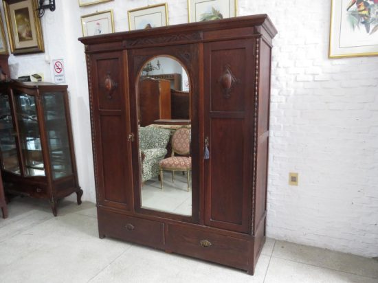 Lote: 119 - Lote: 119 - Ropero