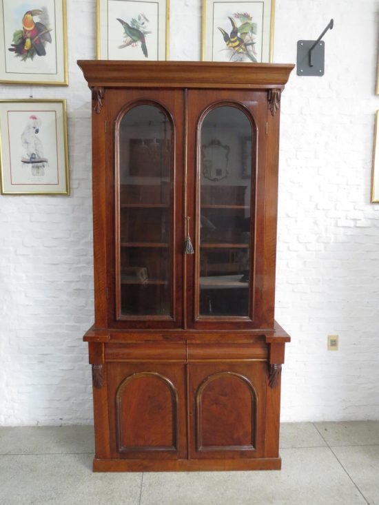 Lote: 124 - Lote: 124 - Mueble biblioteca