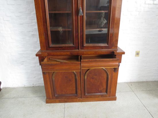 Lote: 124 - Lote: 124 - Mueble biblioteca