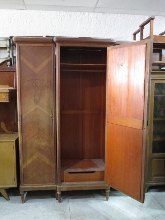 Lote: 118 - Lote: 118 - Ropero colonial